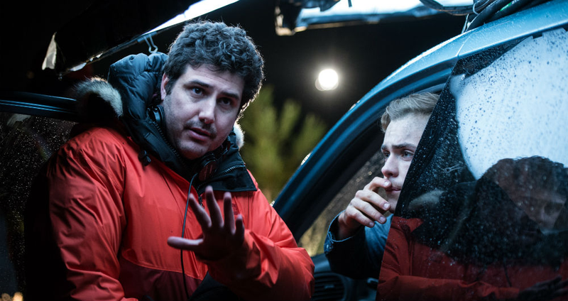 Director Dean Israelite talking to Jason, the Red Ranger, played by Dacre Montgomery